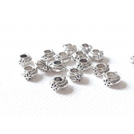 Antik ezüst színű, kis virágmintás fűzhető gyűrű, 6x3mm